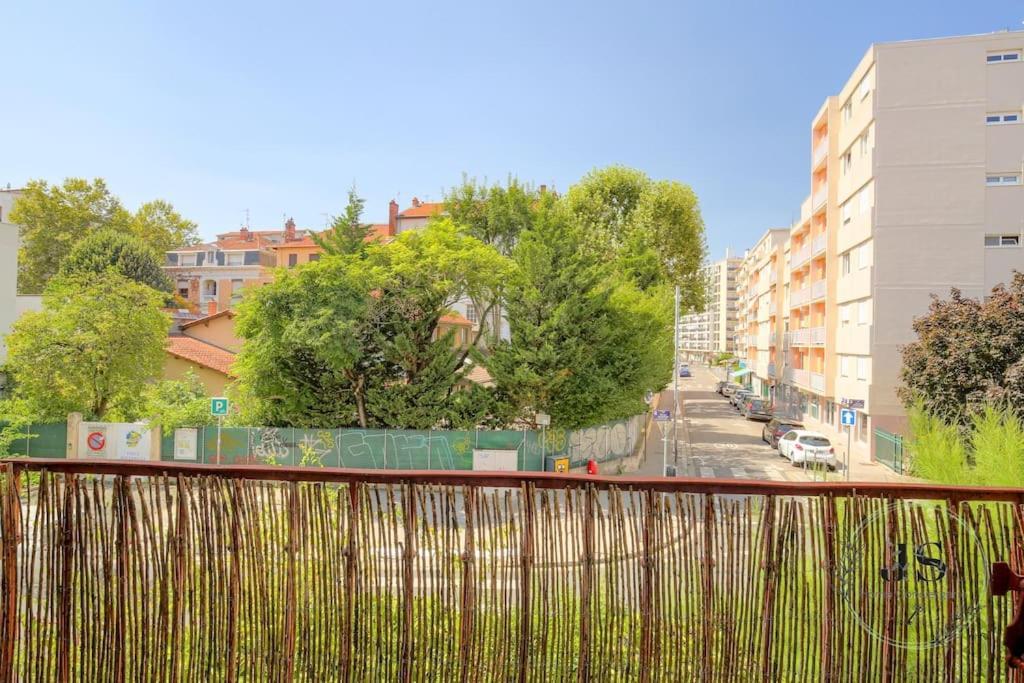 Le Paisible - Proximite Metro A Apartment Villeurbanne Exterior foto